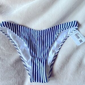 Lululemon Seersucker Skimpy MR Swim Bottom M NWT